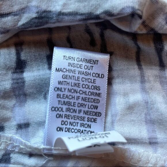 One World V neck 1/2 sleeve blouse 2X Blue/Grey Embroidered longer in back - Picture 8 of 11